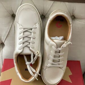 Billy Sneaker II Zip around Champagne Metallic Women’s size 9.5